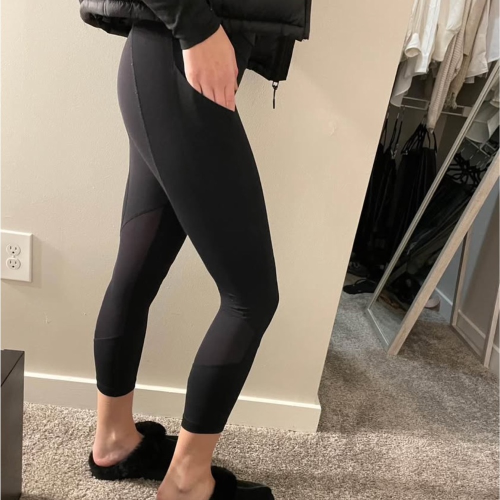 Cropped Lululemon black leggings